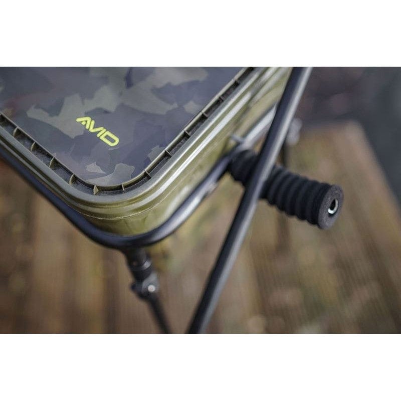 Avid Carp Lokdown Bucket Stand