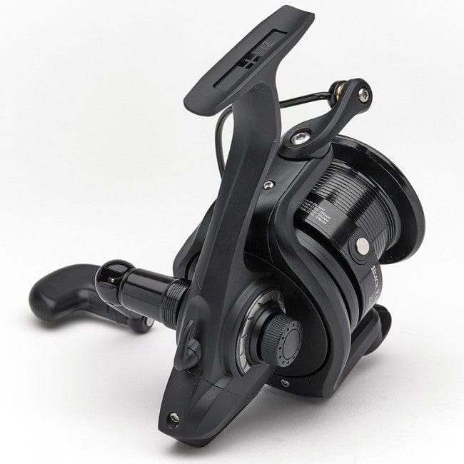 daiwa black widow reel 25a Daiwa Black Widow 25A Carp Reel for Long Distance Casting – MatchFishing
